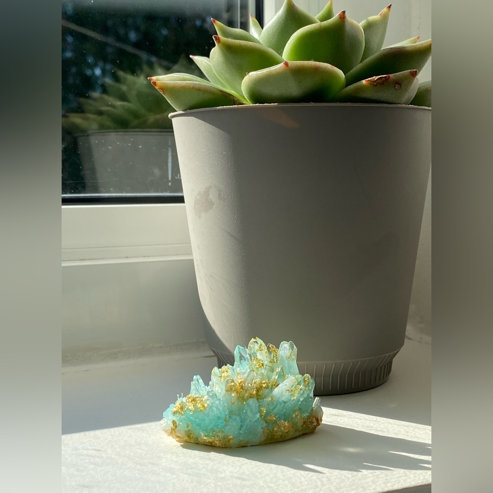 House decoration ~ Frozen light blue crystal cluster with gold flakes 💙🤍